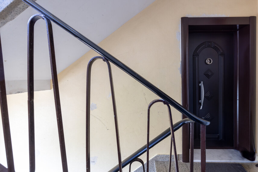 Eingangstür 1.OG links 