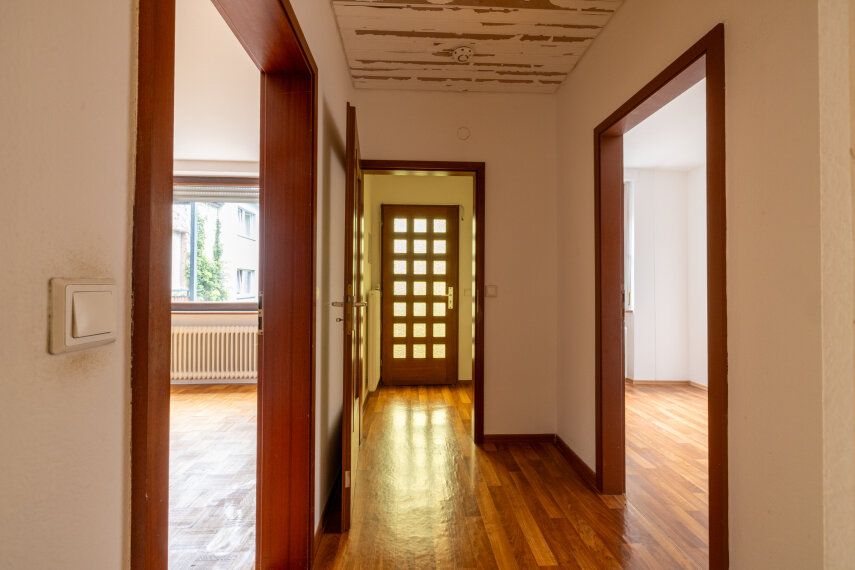 Haupteingang  (obere Ebene)